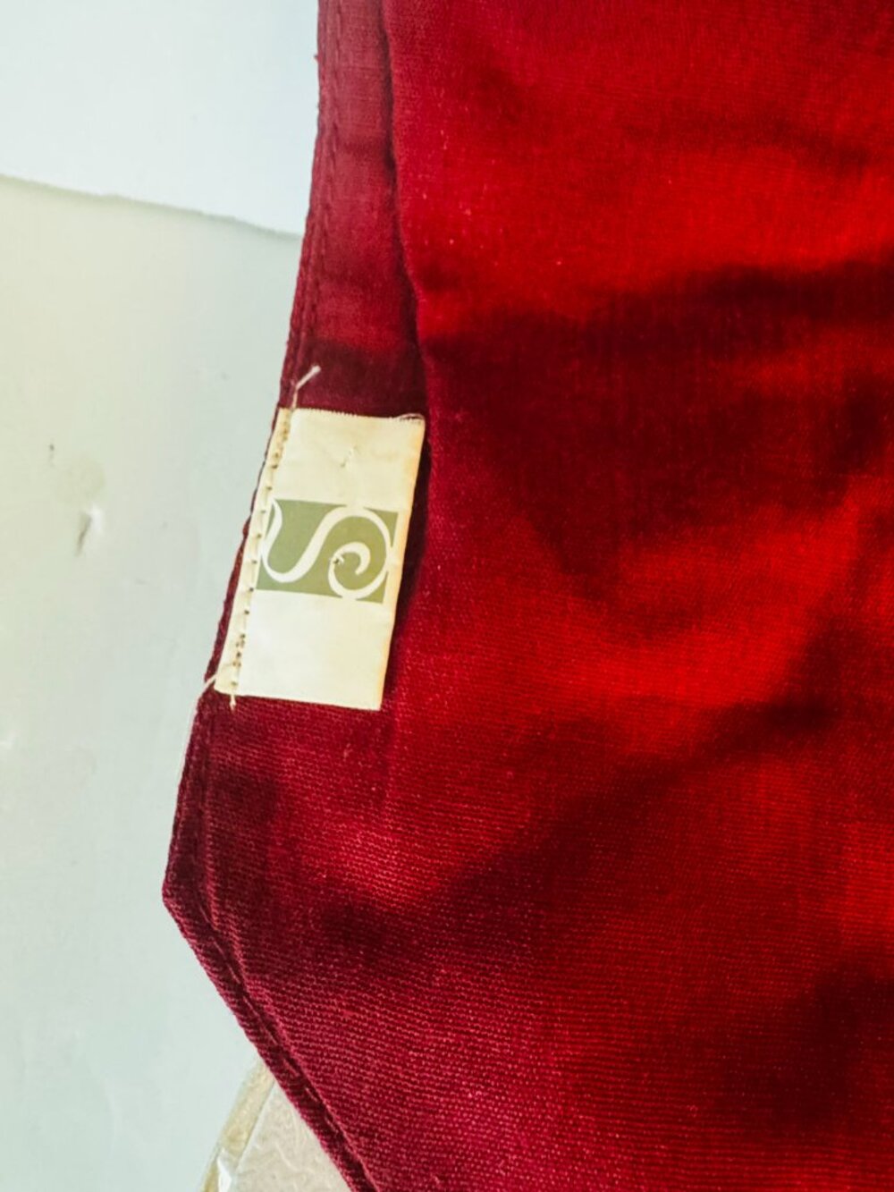 Saro Lifestyle Irena Collection Elegant Red Off-White Table Runner Beaded Embroi - Picture 8 of 16